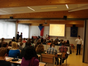 koln parlament na I. Dtskm snmu, listopad 2013