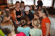 Nvtva zHongkongu na kole vprod vMal Morvce, kvten 2016